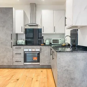 https://heathrow-airport-apartments-by-elegance-living.brighton-hotels-england.com
