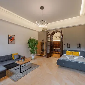  Apartment Liszt Modern Chic
